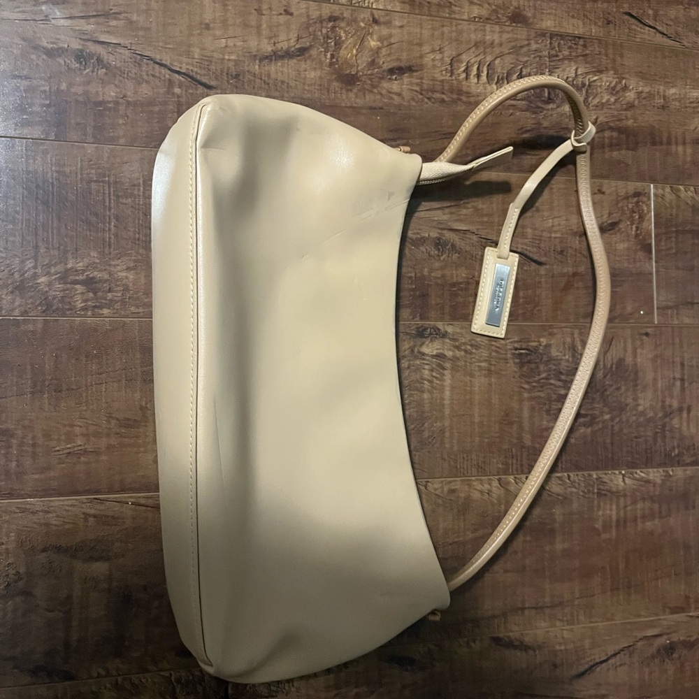 Chic Tan Leather Shoulder Bag